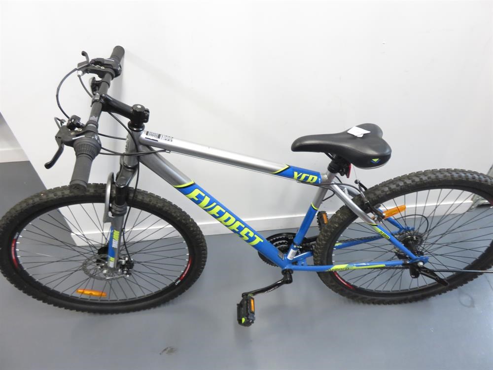 Everest xcr store mountain bike