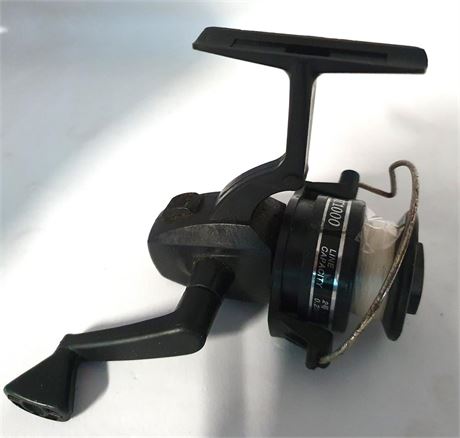 Cash Converters - Lyw Fishing Reel Small Egg Beater ST1000